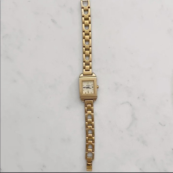 Guess | Gold watch - Picture 6 of 14